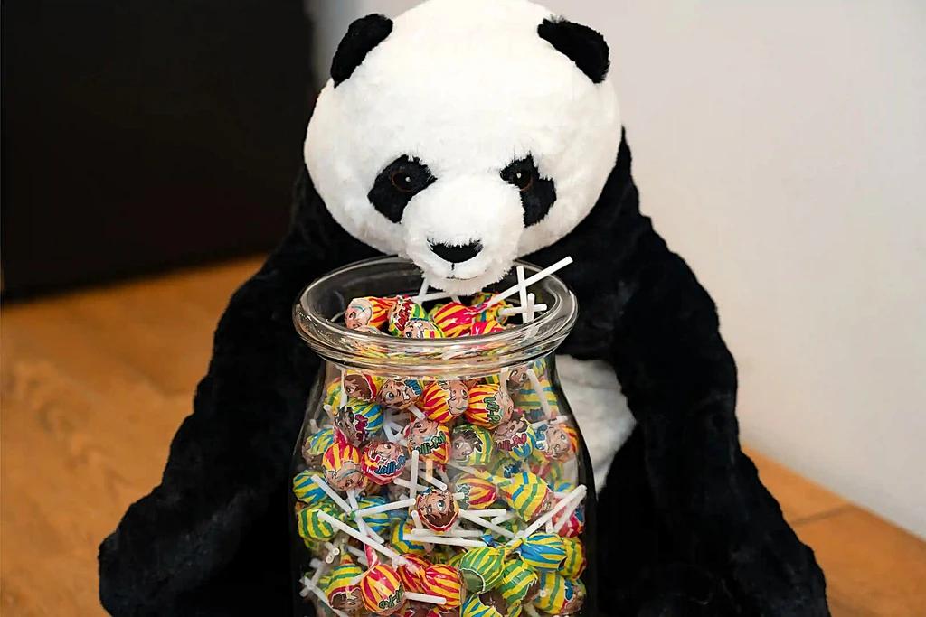 Genießen Sie kostenlosen WLAN-Zugang, während Sie bei Panda Parken parken.